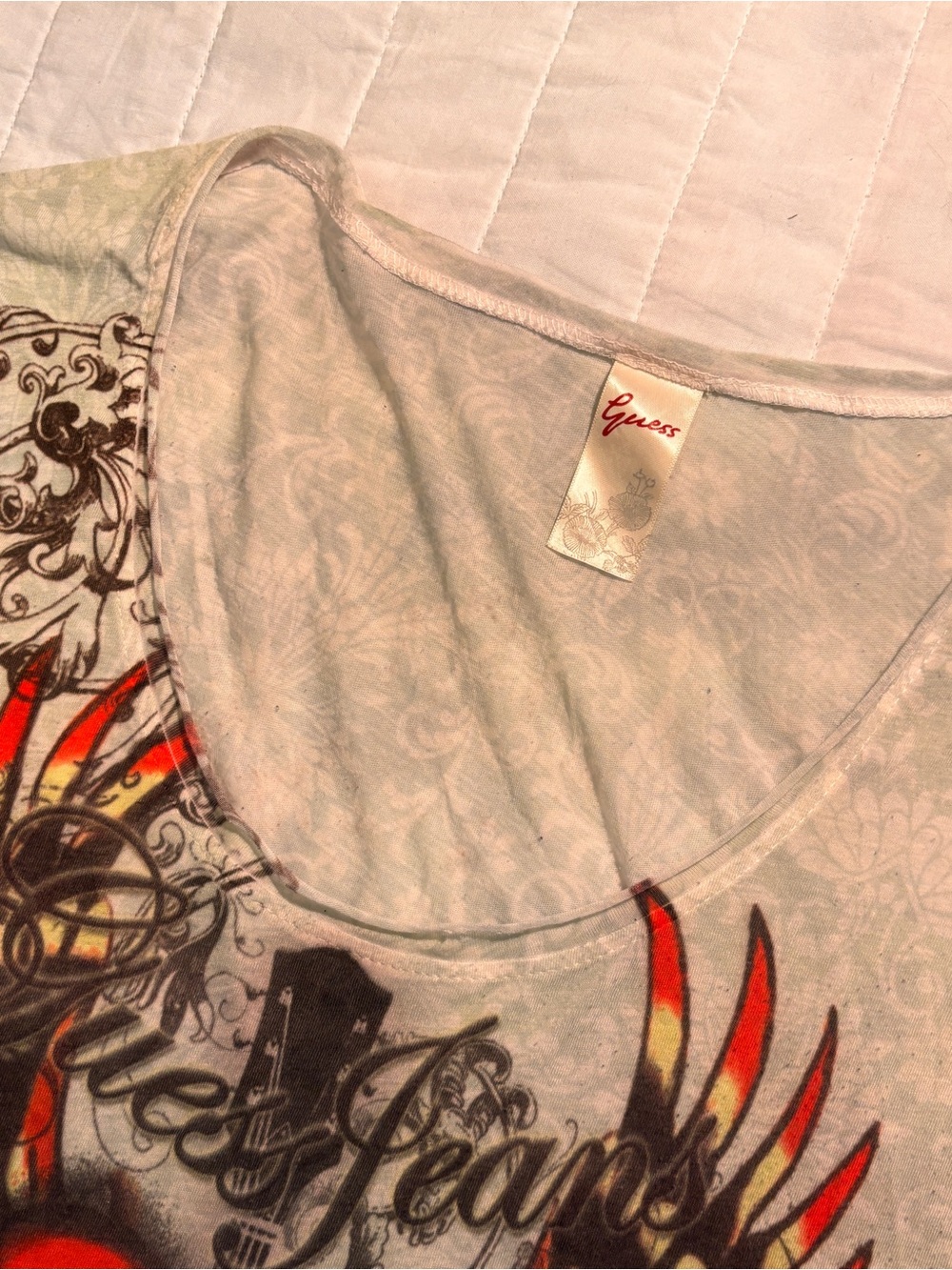 Guess Women’s Short Sleeve Graphic Tee in Light Gray with Red and Black - Picture 3 of 4